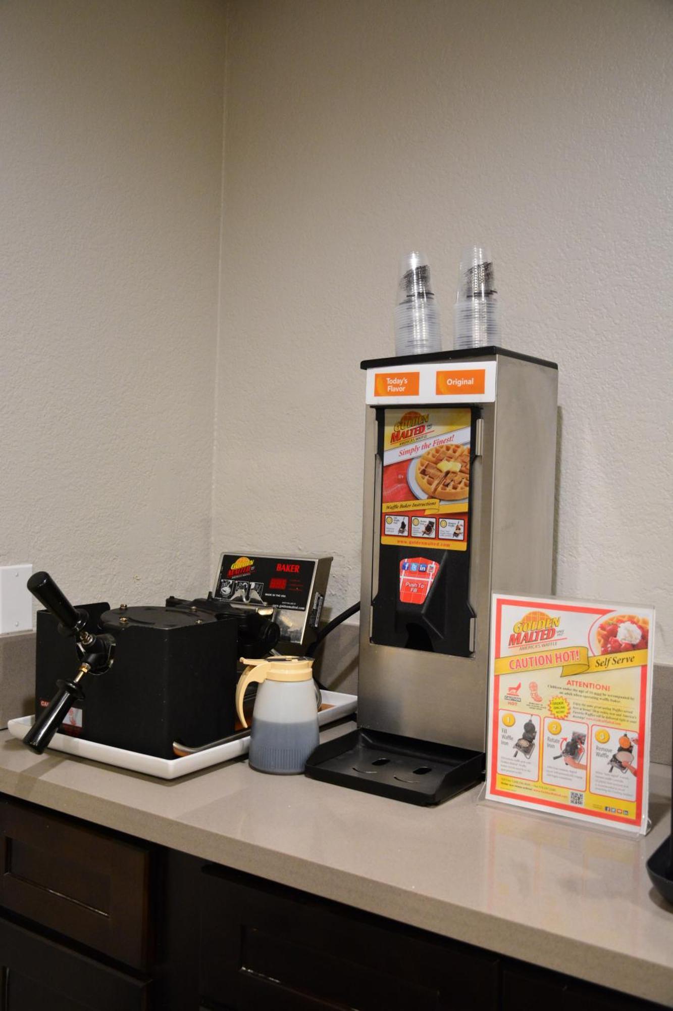 Comfort Inn & Suites Moreno Valley Near March Air Reserve Base Eksteriør billede