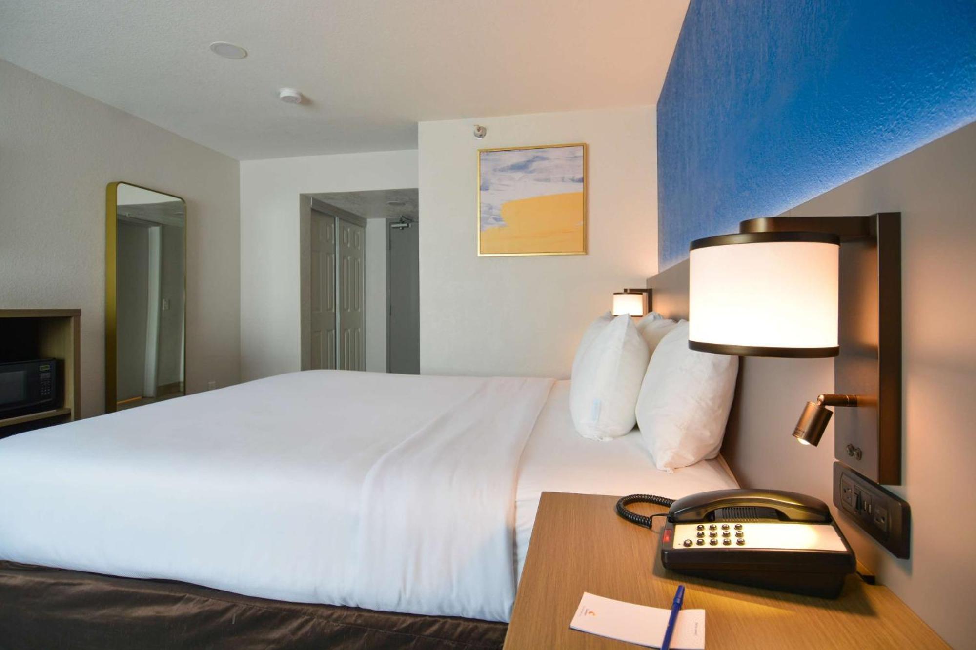 Comfort Inn & Suites Moreno Valley Near March Air Reserve Base Eksteriør billede