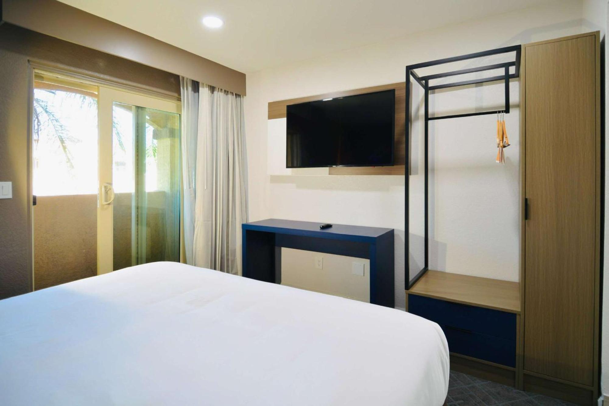 Comfort Inn & Suites Moreno Valley Near March Air Reserve Base Eksteriør billede